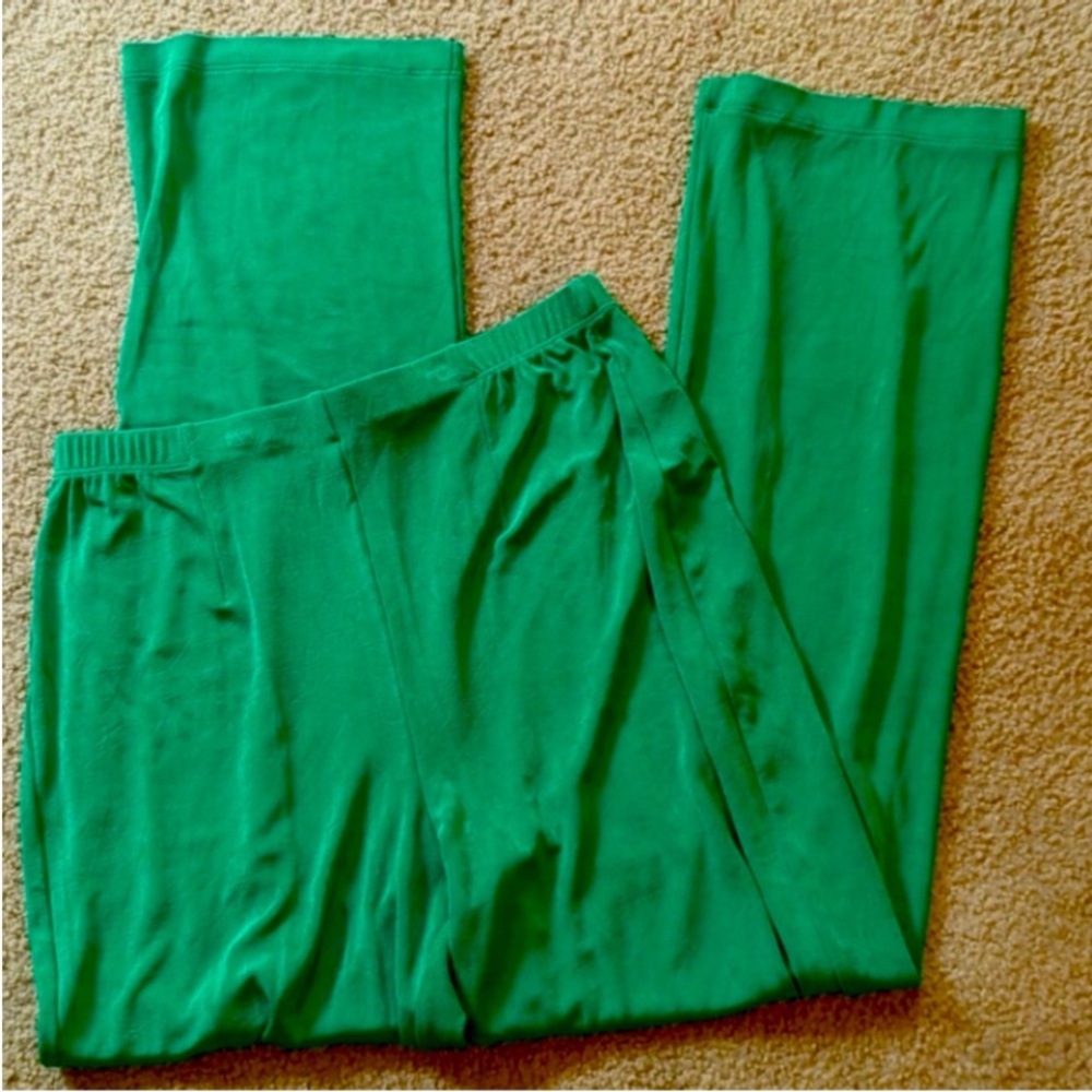 Travelers Green Pants Size Medium St. Patrick’s Day Kelly Green Wrinkle Reistant - Picture 6 of 13